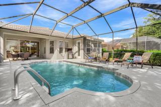 Relax, Play & Unwind in Paradise! Poolside Fun & Resort Vibes - Villa Sail Away - 5