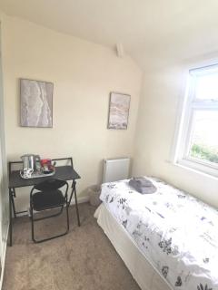 Seaside single room shared bathroom - 9