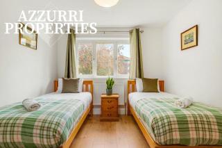 Monthly Stays at Grantham Road By Azzurri Properties Short Lets & Serviced Accommodation Newham, Sleeps up to 6 with Free Parking - 0