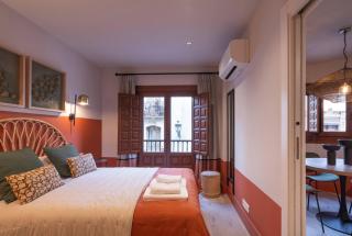 Steps from the Alhambra, Private Terrace & AC - 9