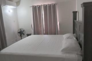 Beach-view 2 Bed Apartment Sleeps 4 - Free parking - 4