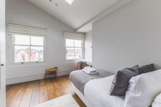 Modern Designer Townhouse, Earl’s Court - 3