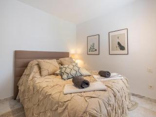 Azahara 1 8B Beautiful apartment frontline golf in popular Aloha - 1