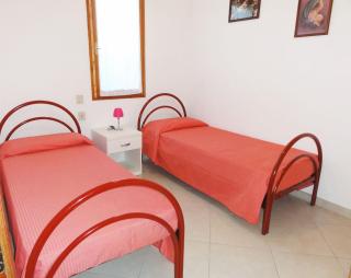 Apartment in a villa with garden - 5