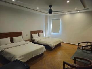 The 5th Coulmninst by 12th Ave - 4