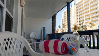 Comfy Updated Beachside Getaway - 7