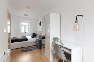 Sunset Suites Putney - 1