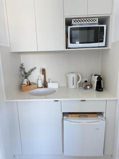 Ocean View Retreat Azure Beachfront Bliss - 6