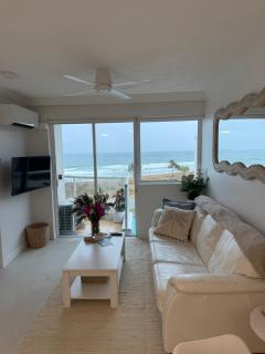 Ocean View Retreat Azure Beachfront Bliss - 3