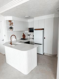 Ocean View Retreat Azure Beachfront Bliss - 2