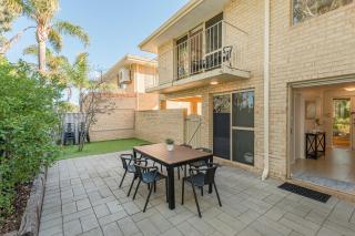 Coastal Comfort 1 King, 2 Queen beds with Park Views - 6