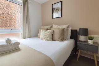 Elegant & Modern 2 Bed Flat in Chiswick - 8