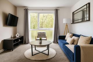 Elegant & Modern 2 Bed Flat in Chiswick - 0