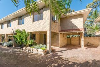 Coastal Comfort 1 King, 2 Queen beds with Park Views - 4