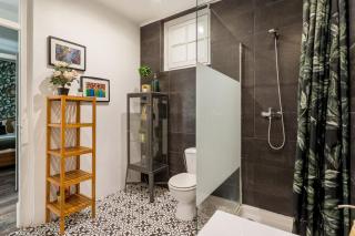 Modern 3BR w/ Terrace & BBQ – Near Tram 28 | By Airnest - 1