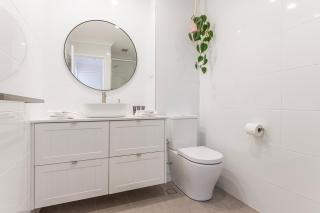 Coastal Comfort 1 King, 2 Queen beds with Park Views - 3