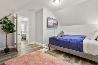 Cozy Chic 4BD 2BA Home in St Charles - 6