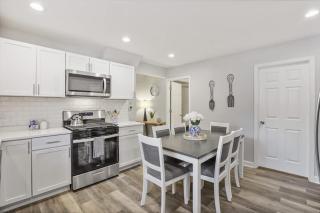 Cozy Chic 4BD 2BA Home in St Charles - 1