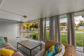 Sunny Spacious 4BR Comfort Pool - 8