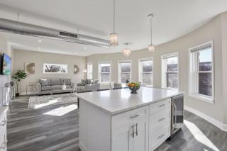 Amazing Location Cozy Chic Penthouse - 4