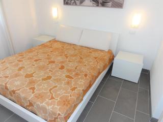 Apartment with garden and pool access - 7