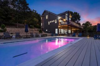 Van Kirk Cove - 6 BDR Stunner - 0