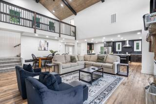 Van Kirk Cove - 6 BDR Stunner - 1