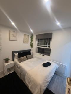 Beautiful new build studio in London - 3