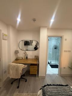 Beautiful new build studio in London - 2