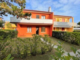 Colorful flat with garden-Beahost - 0