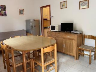 Colorful flat with garden-Beahost - 9