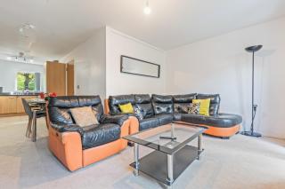 City centre 3 Bedroom 3 Bathroom house with free parking - 4