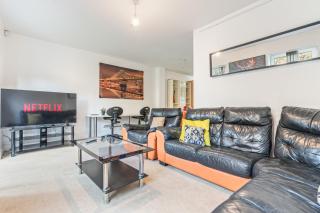 City centre 3 Bedroom 3 Bathroom house with free parking - 9