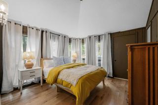 Updated Family Cabin w FirePit Loft Deck Grill & More - 8