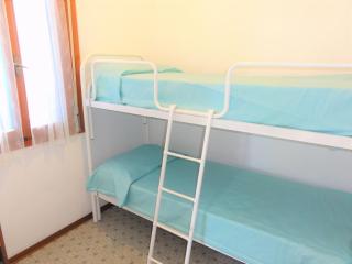 Colorful flat in a villa with garden - 3