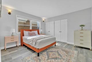 Amazing 3bd 2ba Oak Park Condo - 2