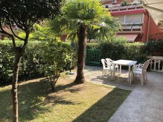 Apartment with pool access near beach - 9