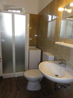 Quiet apartment with garden - 3