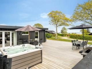 Holiday Home Tonna - from the sea by Interhome - 0