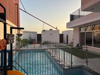 فيلا غريس الجديدة 3 غرف نوم ومسبح - 6