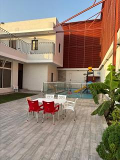 فيلا غريس الجديدة 3 غرف نوم ومسبح - 0