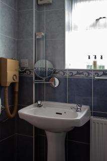 Oliver Twist Country Inn - 1