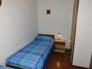 Apartment in a shared villa with garden - 2