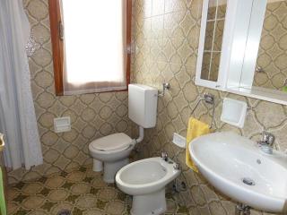 Apartment in a shared villa with garden - 3