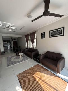 SBFAM HOMESTAY SHAH ALAM SEKSYEN 7 - 6 PAX NEAR i-CITY - 0