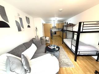 15 min walk to Tower Bridge - 2