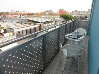 Cozy apartment by the beach - 0