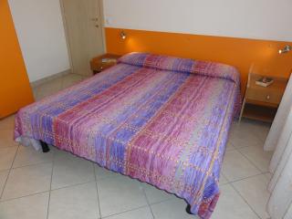 Cozy apartment by the beach - 8