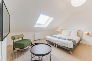 1-bedroom attic flat, close to the underground - 1