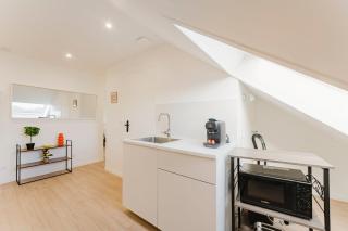 1-bedroom attic flat, close to the underground - 3
